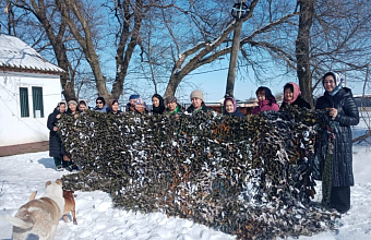 В Ногайском районе женщины плетут маскировочные сети