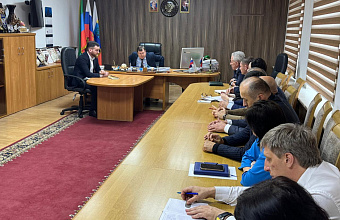 Встреча с Героем России Темирланом Абуталимовым состоялась в мэрии Кизляра