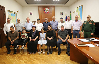 В Табасаранском районе вручили ордена Мужества родным погибших на СВО военнослужащих