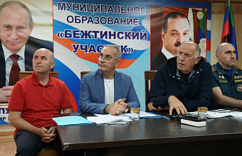 Абдулмуслим Абдулмуслимов лично ознакомился с ходом выполнения поручений по социально-экономическому развитию Бежтинского участка
