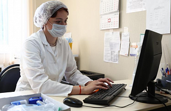 Путин подписал законы об оплате больничных и декрета для самозанятых