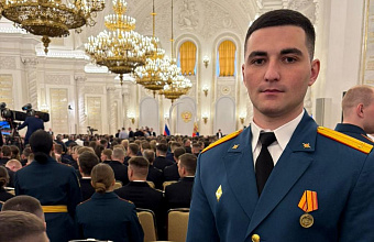 Постпред Гасан Гасанов поздравил дагестанца, с отличием окончившего Санкт-Петербургский университет ГПС МЧС России