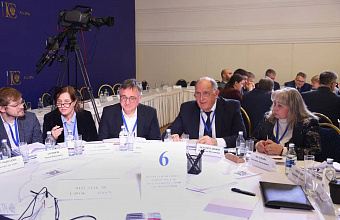 Абдулмуслим Абдулмуслимов принял участие в работе комиссии Госсовета по направлению «Кадры»