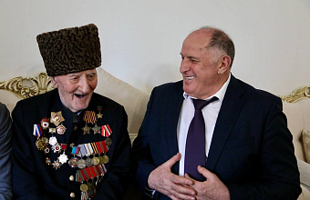 Абдулмуслим Абдулмуслимов поздравил Героя РФ Ибрагим-Пашу Садыкова с днём рождения