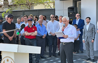 Открытие улицы имени Гаджи Махачева и памятника нефтяникам прошло в Южно-Сухокумске