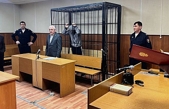 Водитель, протащивший на капоте сотрудника полиции в Дагестане, взят под арест