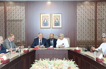 Абдулмуслим Абдулмуслимов встретился с руководством госоргана Омана по особым экономическим зонам