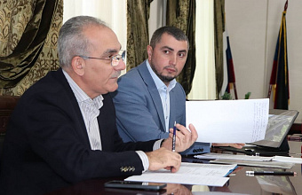 Вице-премьер Дагестана Нариман Абдулмуталибов провел прием граждан в Докузпаринском районе