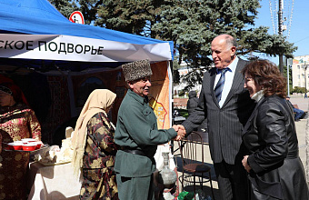 Абдулмуслим Абдулмуслимов посетил выставку-ярмарку в рамках горного форума в Махачкале