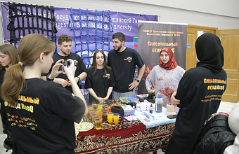 Школьники посетили ДГМУ в День открытых дверей