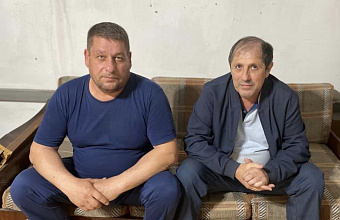 Сотрудник Минэнерго Дагестана навестил отца погибшего участника СВО Гагу Гасанбекова