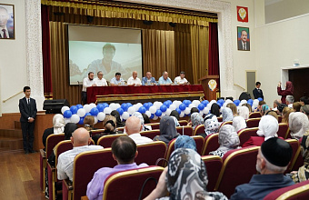 Глава Хасавюртовского района отметил благодарностями отличившихся педагогов