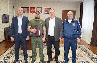 Участник СВО из Хасавюртовского района награжден медалью «За особые заслуги»