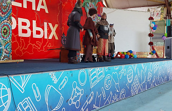 Артисты Даргинского театра представили спектакль для детей из Запорожской области
