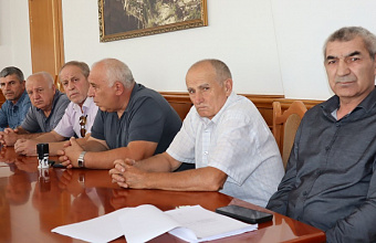 В Гергебильском районе усилят контроль за незаконным строительством и поддержат личные подсобные хозяйства