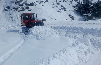 В Дагестане снегопад затруднил расчистку горных дорог сразу в двух муниципалитетах
