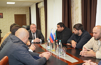 Власти Хасавюртовского района проводили группу жителей в добровольческий батальон «Каспий»