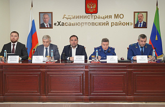 Виктор Эпп провел встречу с предпринимательским сообществом в Хасавюртовском районе