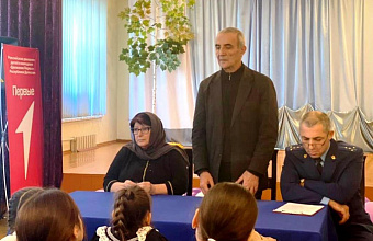 Беседу о важности борьбы с коррупцией провели с учащимися старших классов в Гунибской школе