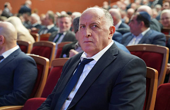 Абдулмуслим Абдулмуслимов поздравил мастеров народных художественных промыслов с профессиональным праздником​