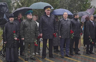 Муслим Телякавов принял участие в памятных мероприятиях ко Дню Героев Отечества в Каспийске