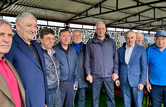 Ансамбль «Лезгинка» отдал дань памяти Магомедали Магомедову на его родине