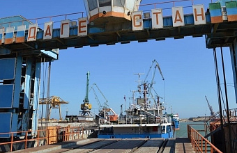 Индия намерена запустить контейнерные перевозки в Россию через порт Махачкалы