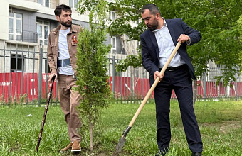 В Махачкале прошла акция по посадке деревьев в честь журналистов, погибших при исполнении профессионального долга