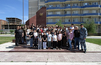 Росгвардейцы провели День открытых дверей для дагестанских школьников