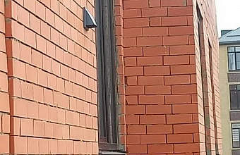 В Дагестане управляющую компанию наказали из-за угрозы обрушения облицовки дома