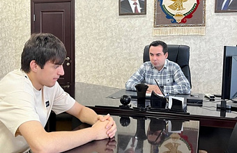 Глава Южно-Сухокумска встретился с призером международных соревнований по ушу-саньда