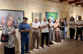 В Дербенте открылась выставка «Погружение в живопись»