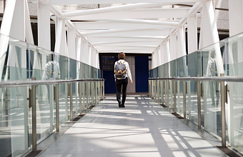 На трассе между Махачкалой и Каспийском за 90 млн рублей построят новый надземный переход