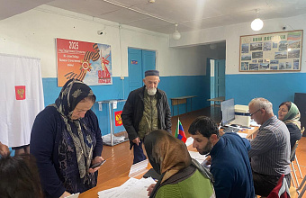 Отец участников СВО исполнил гражданский долг на избирательном участке в селе Новом Уркарахе