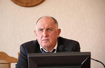 Абдулмуслим Абдулмуслимов сообщил главврачам о предстоящей проверке заявок на медикаменты