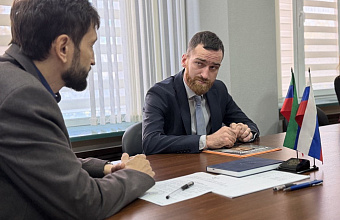 Глава Дагинформа провел встречу с врио министра по национальной политике и делам религий РД Темирланом Абуталимовым