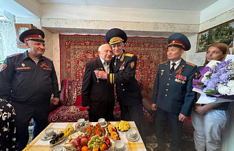 Росгвардейцы Дагестана провели персональный парад для ветерана Великой Отечественной войны Юрия Петрухина