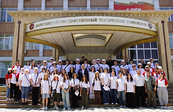 Делегацию детей из новых субъектов России принял ДГТУ
