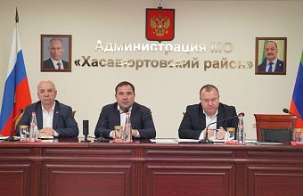 Глава Хасавюртовского района провел совещание по вопросам осеннего призыва и контрактной службы