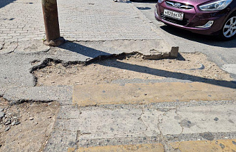 В Махачкале на проспекте Расула Гамзатова 102 сделали спуск для маломобильных граждан по сигналу ЦУР