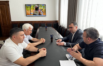 Магомедзагид Кихасуров провел рабочую встречу с Героем России Энвером Набиевым