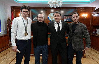 Глава Махачкалы встретился с победителями Сурдлимпийских игр