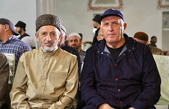 Премьер Дагестана Абдулмуслим Абдулмуслимов посетил Мавлид ан-Наби