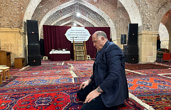 Абдулмуслим Абдулмуслимов поздравил мусульман Дагестана с Днём Арафа