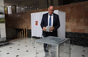 Абдулмуслим Абдулмуслимов проголосовал на муниципальных выборах в Махачкале