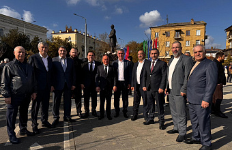 Арсланбек Алибеков принял участие в открытии памятника Джелал-Эд-Дину Коркмасову