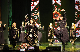 Абдулмуслим Абдулмуслимов поздравил ансамбль песни и танца «Дагестан» с 90-летним юбилеем