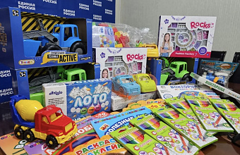 Нурбаганд Нурбагандов передал подарки детям в больницах в рамках акции «Коробка храбрости»