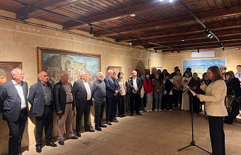 В Дербенте открылась выставка династии Камбулатовых «Среди орнаментов древних стен»