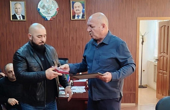 Главе села Аладаш Курахского района вручили благодарственное письмо и медаль «За помощь фронту»
